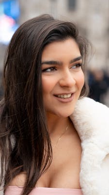 Emma, 25