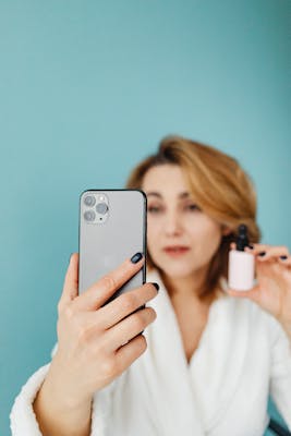 Julia, 28